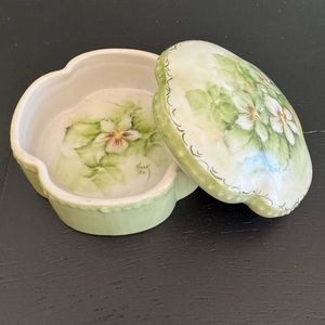 Great Condition Vintage - Green Floral Hand Painted Trinket Box